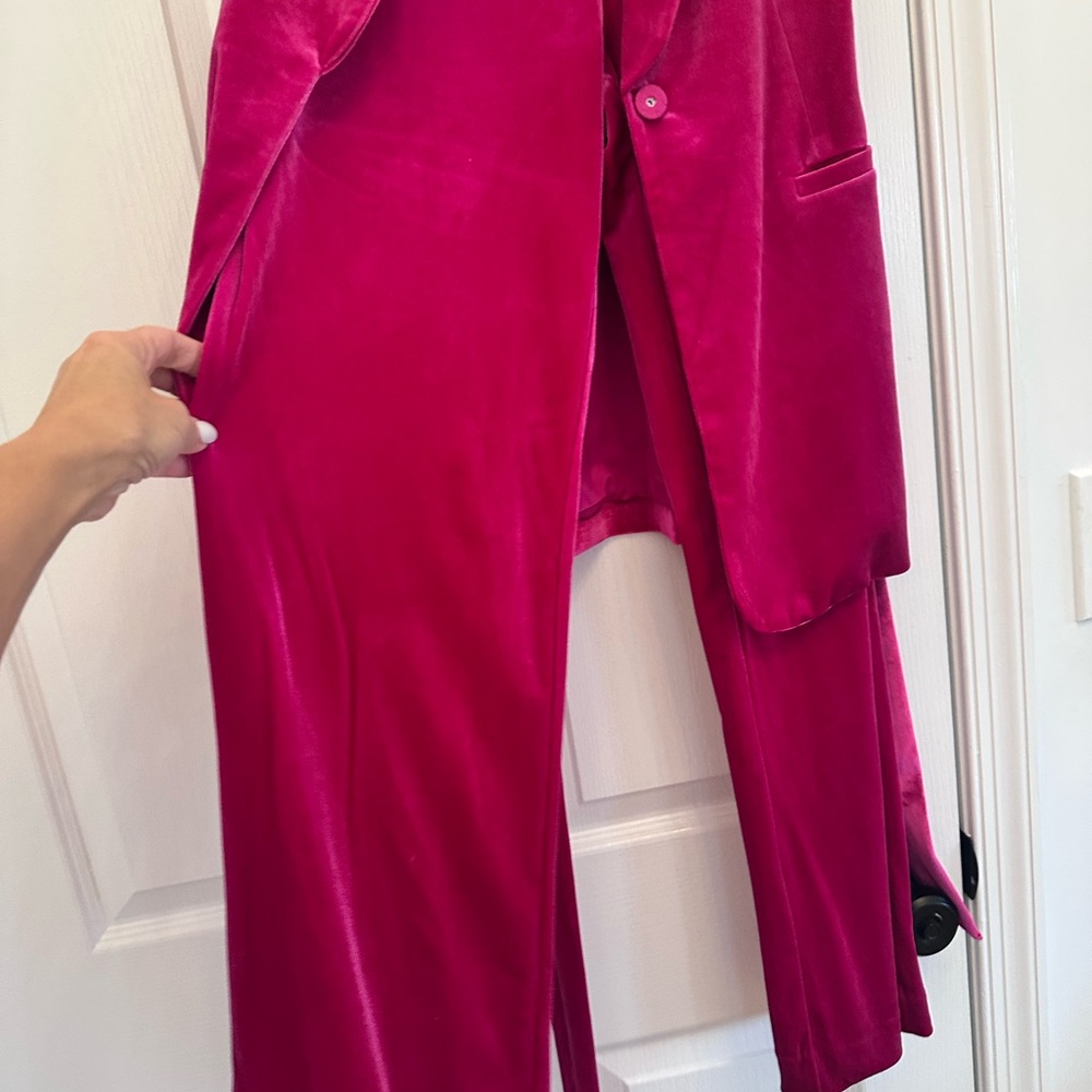 💓1/2 OFFFFF💓 Gorgeous quality velvet Pink  pant suit. M. Skies are blue. - Picture 10 of 16